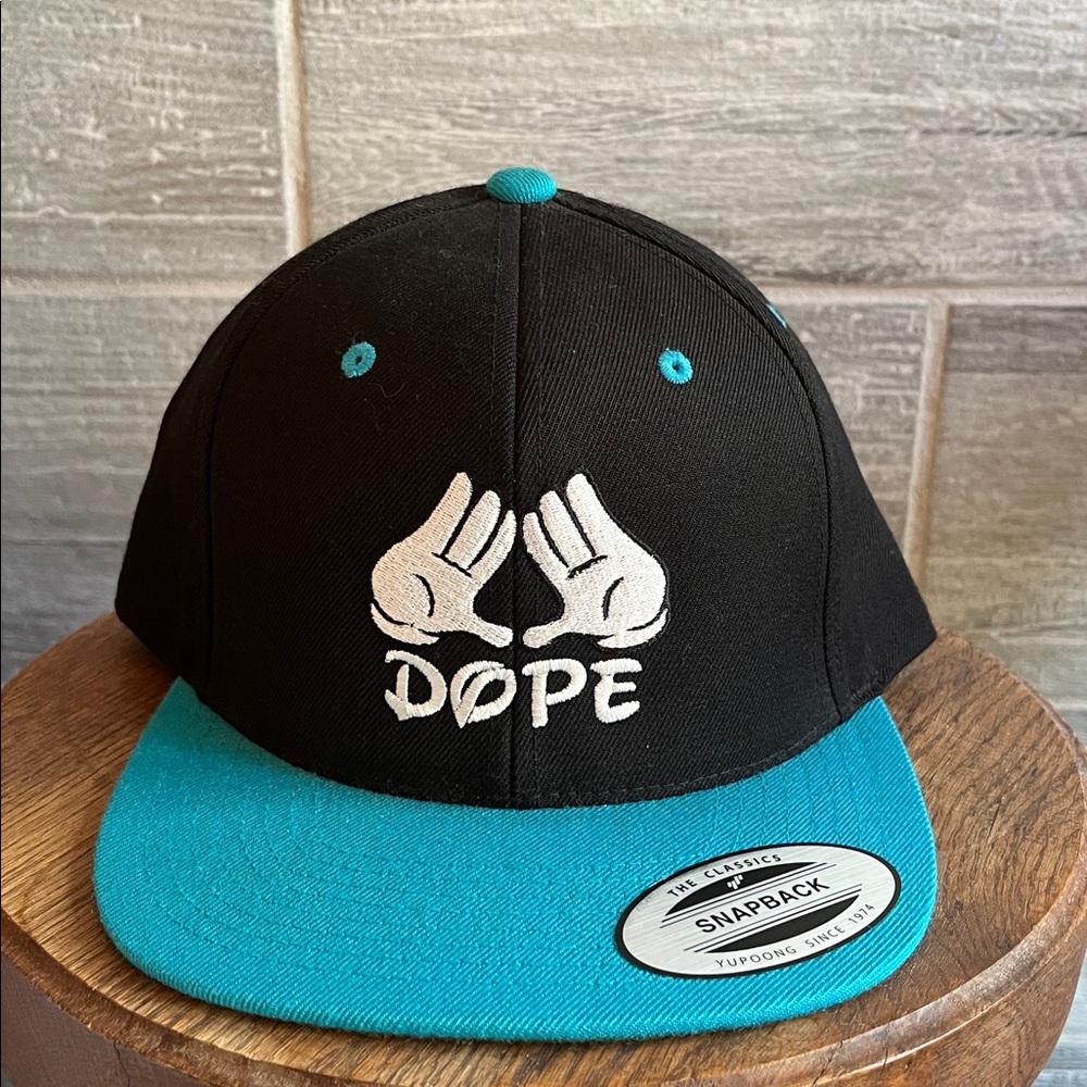 💥HP💥Classic Snapback Flat Brim DOPE Cap in black/teal by Yupoong (Disney/Mickey)